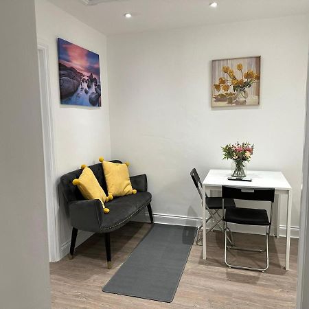 2 Bedroom Apartment Londen Buitenkant foto