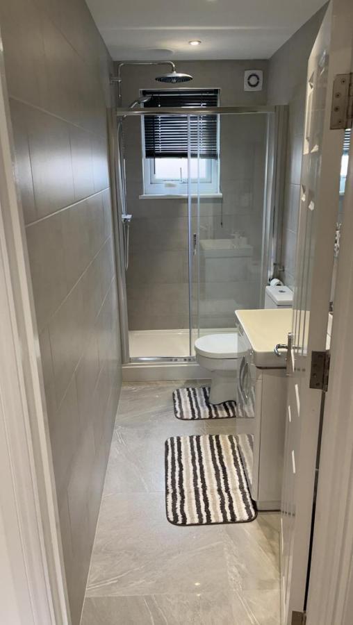 2 Bedroom Apartment Londen Buitenkant foto