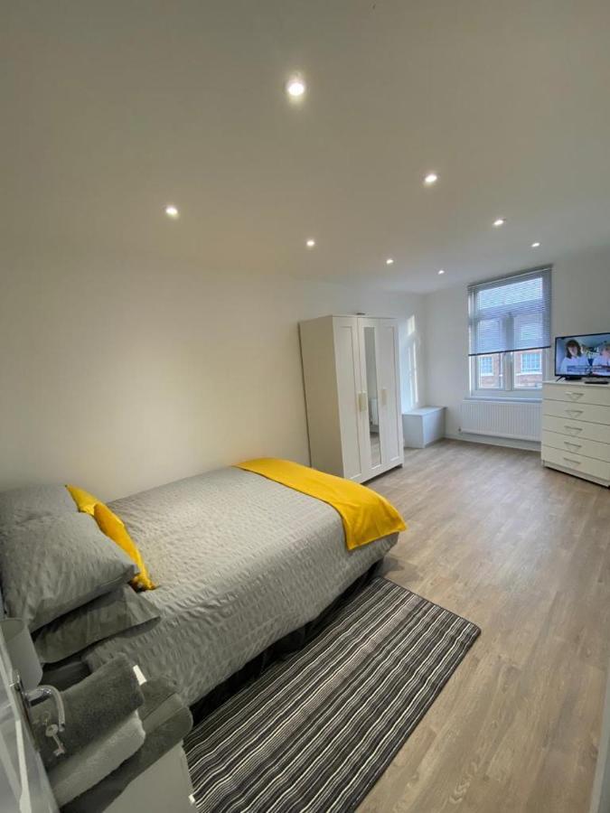 2 Bedroom Apartment Londen Buitenkant foto