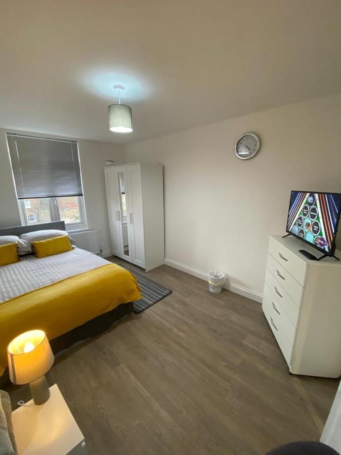 2 Bedroom Apartment Londen Buitenkant foto