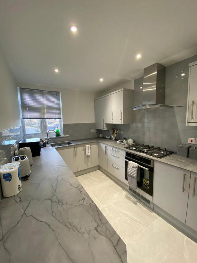2 Bedroom Apartment Londen Buitenkant foto